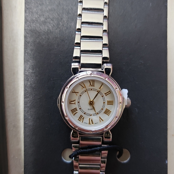 Avon Watch Women Silver Gold Tone Round Dial 24mm New Battery Adj Band 8" - Picture 2 of 7
